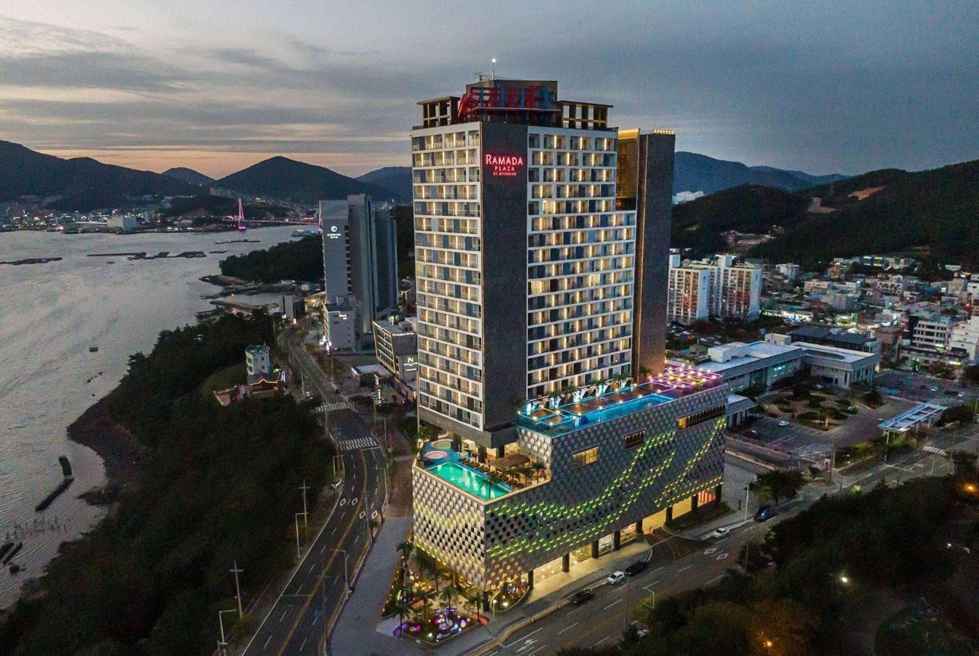 รามาดา พลาซา บาย วินด์แฮม ทอลซาน ยอซู Hotel ภายนอก รูปภาพ