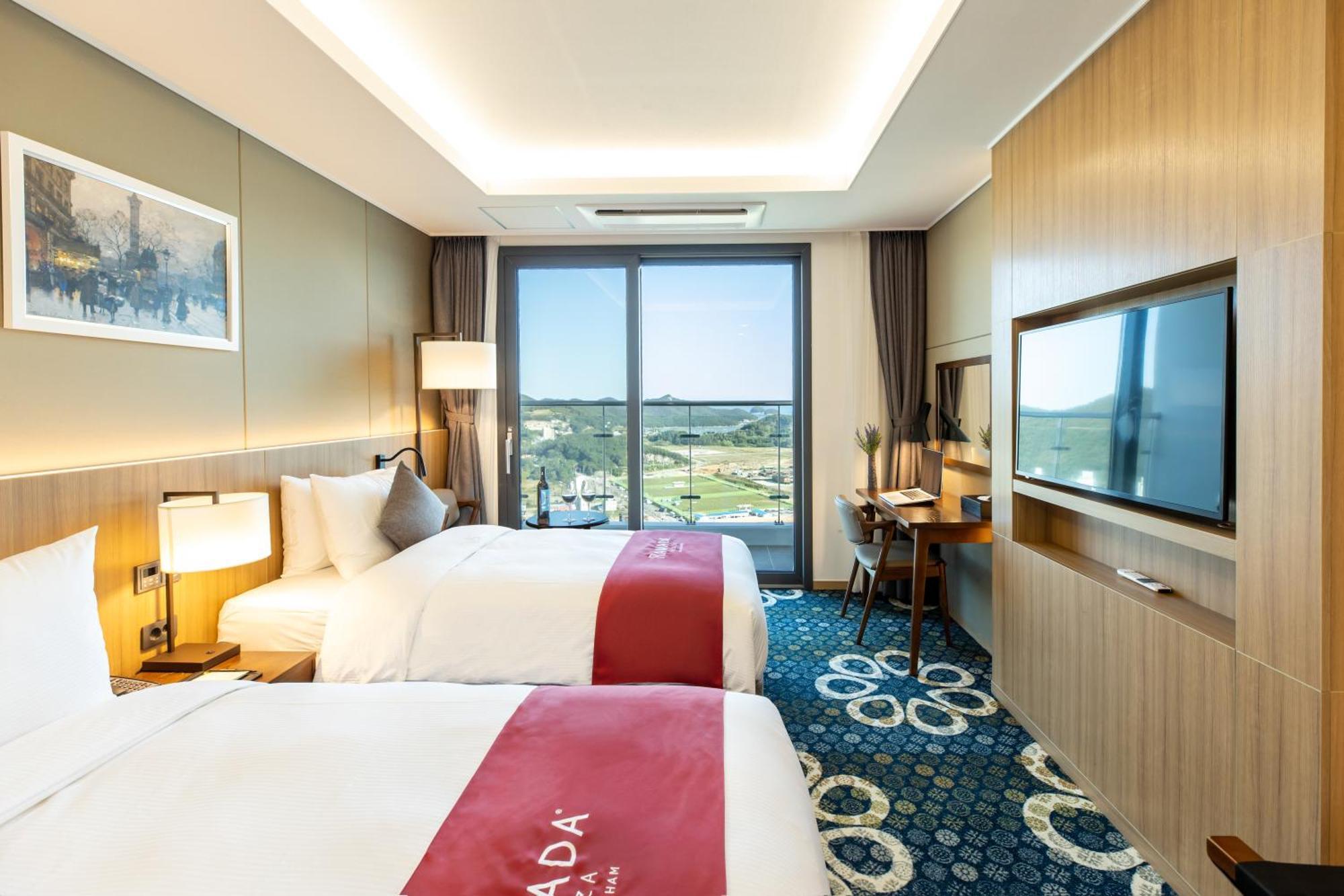รามาดา พลาซา บาย วินด์แฮม ทอลซาน ยอซู Hotel ภายนอก รูปภาพ