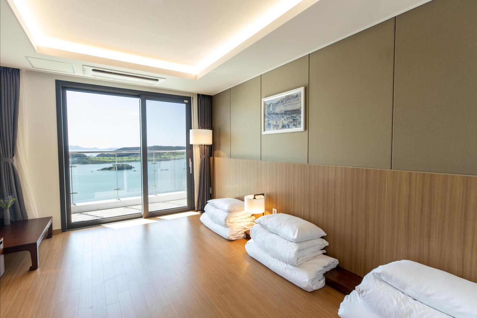 รามาดา พลาซา บาย วินด์แฮม ทอลซาน ยอซู Hotel ภายนอก รูปภาพ
