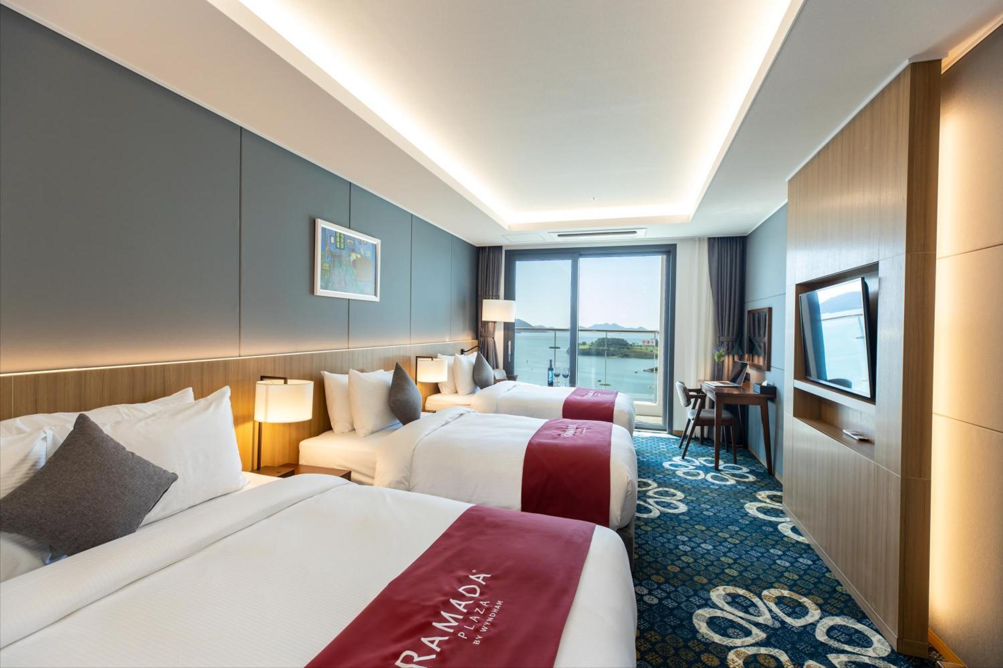 รามาดา พลาซา บาย วินด์แฮม ทอลซาน ยอซู Hotel ภายนอก รูปภาพ