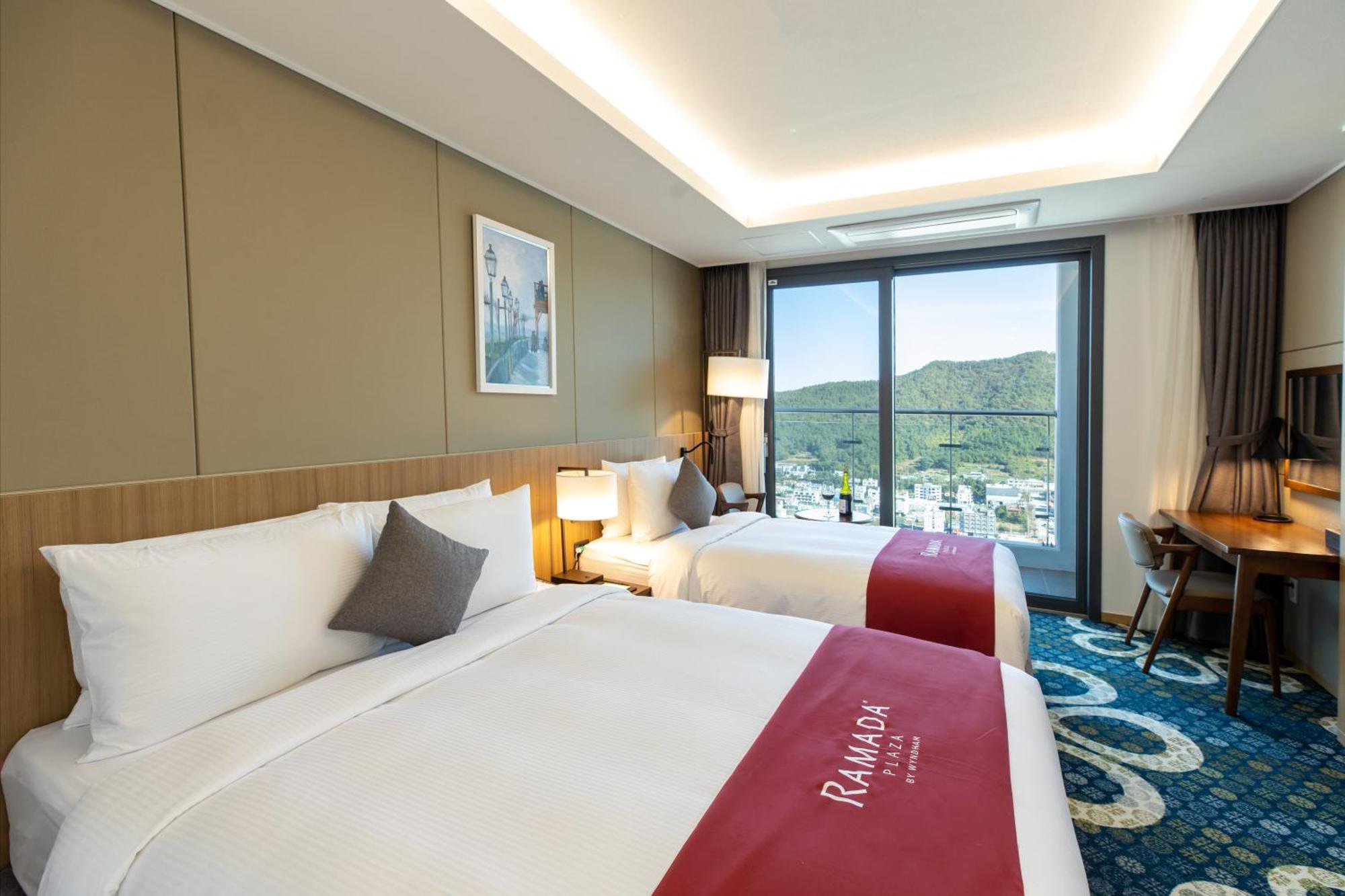 รามาดา พลาซา บาย วินด์แฮม ทอลซาน ยอซู Hotel ภายนอก รูปภาพ