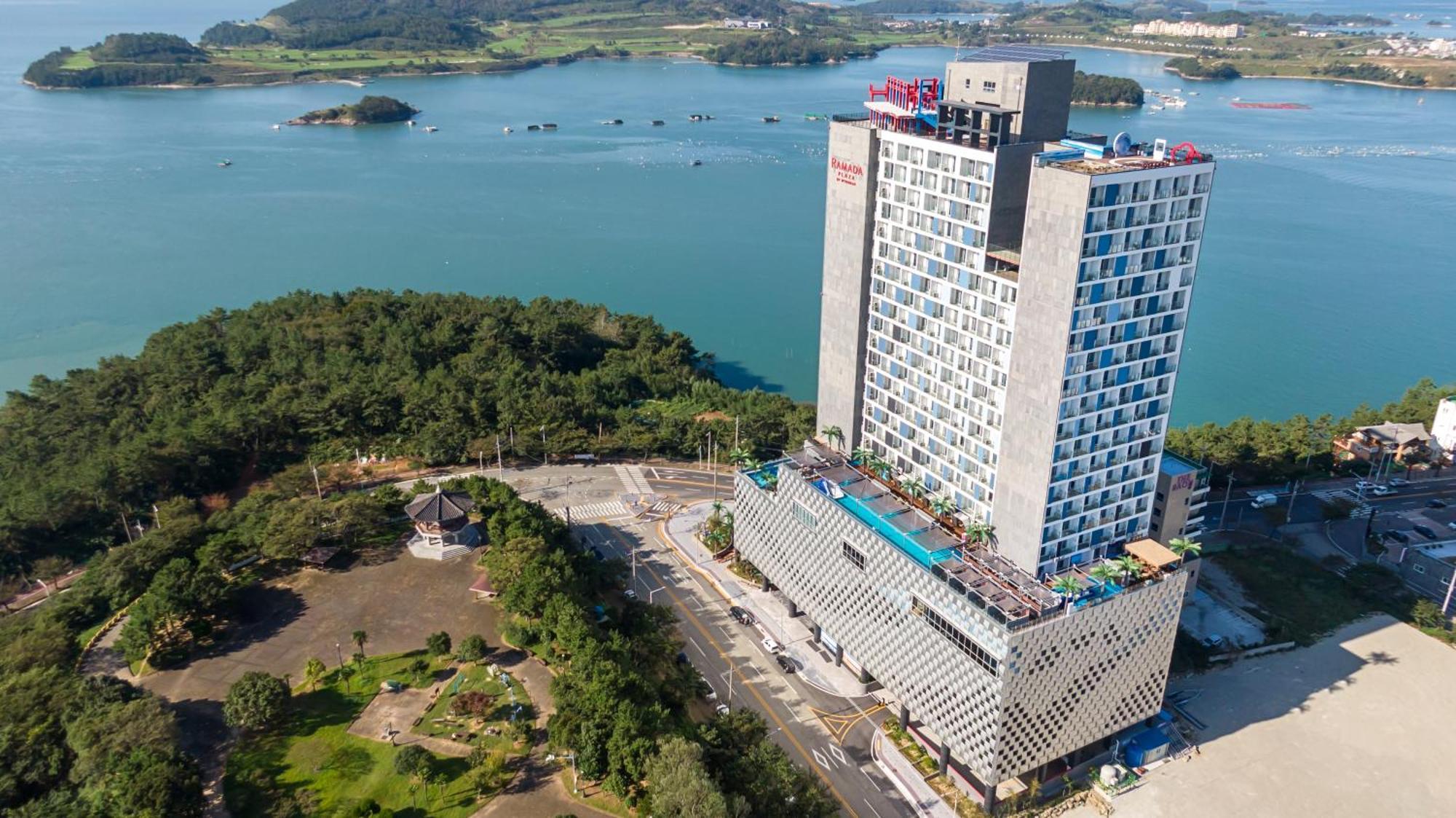 รามาดา พลาซา บาย วินด์แฮม ทอลซาน ยอซู Hotel ภายนอก รูปภาพ
