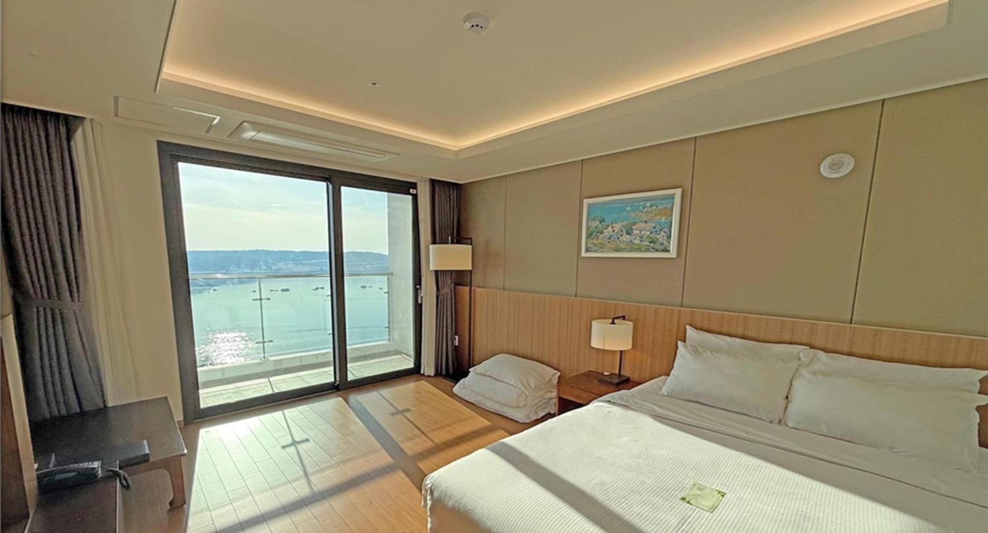 รามาดา พลาซา บาย วินด์แฮม ทอลซาน ยอซู Hotel ภายนอก รูปภาพ